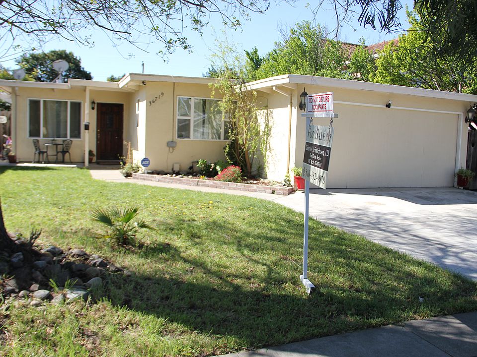 1st image of 36719 Ruschin Dr