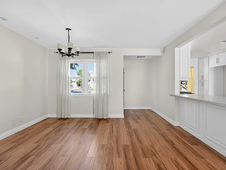 8007 Louise Ave — Photo 7