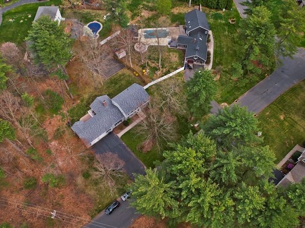 94 Tanglewood Dr, East Longmeadow, MA 01028