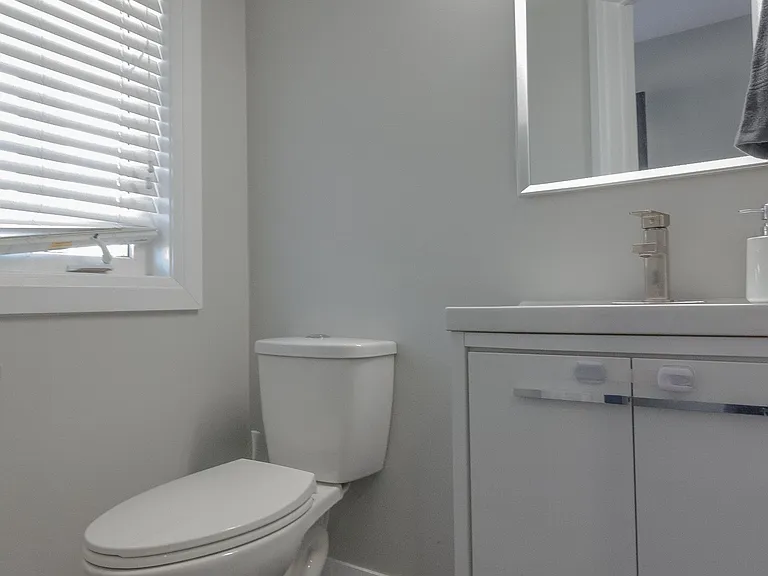 19 Odessa Cres — Photo 14