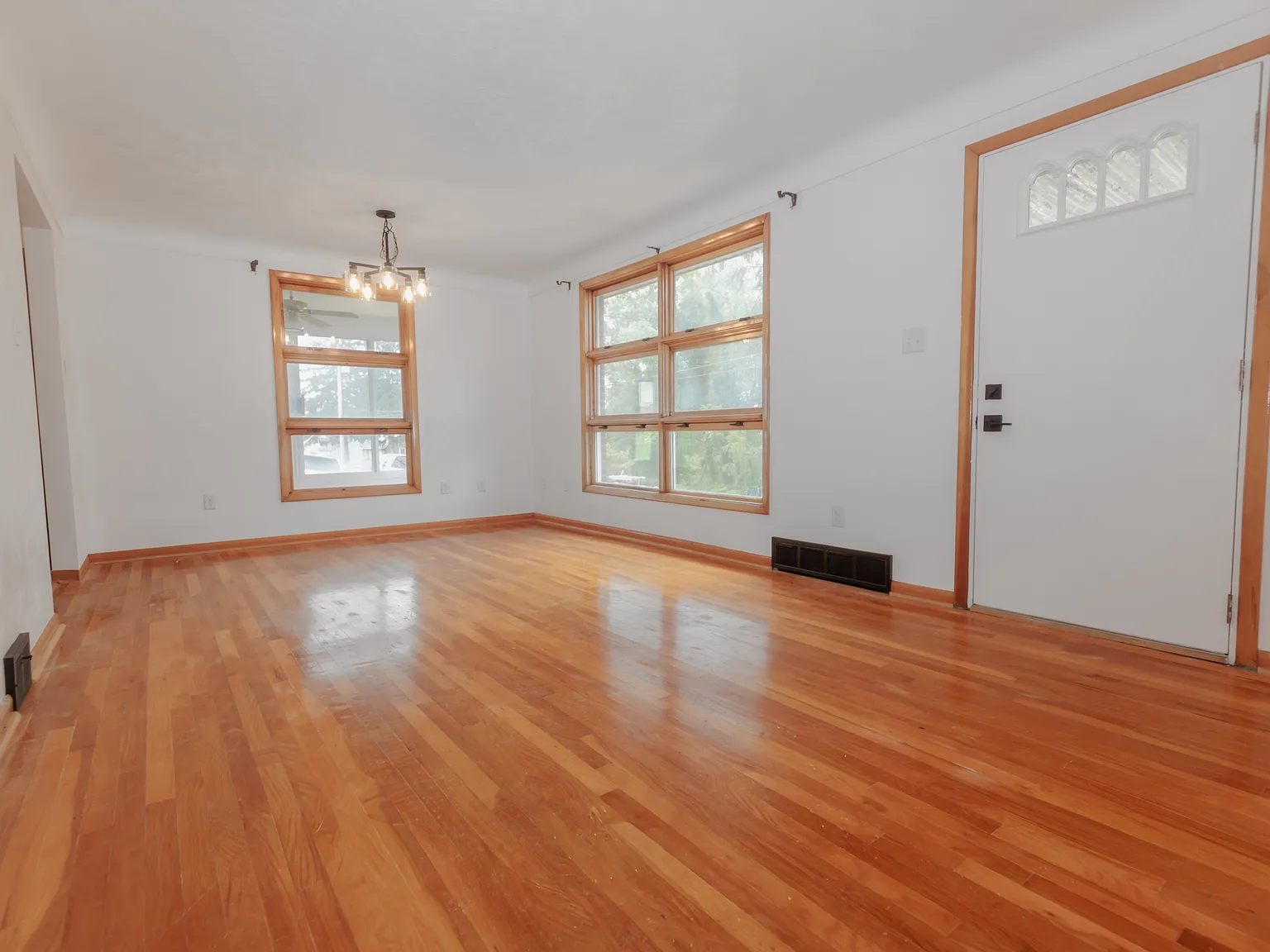 3 bed, 1.5 bath, 1050 sqft, $1,500 — Photo 4