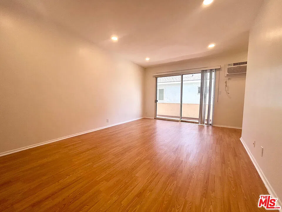 1 bed, 1.0 bath, 650 sqft, $1,950 — Photo 3
