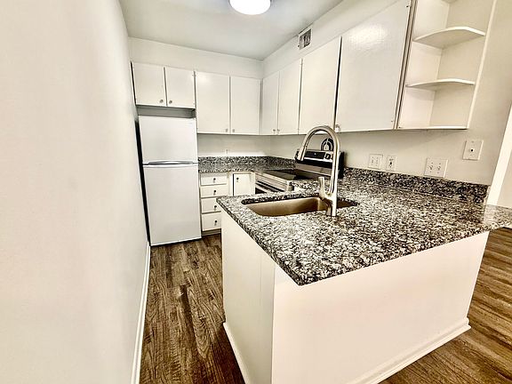 5th image of 4414 Jarboe St APT 8