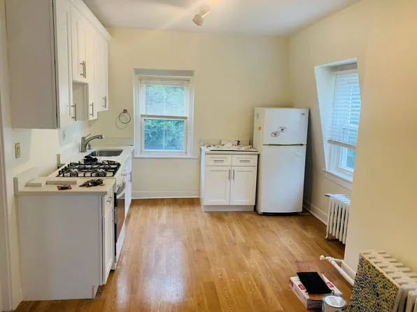 145 Carpenter Ave APT 5, Sea Cliff, NY 11579