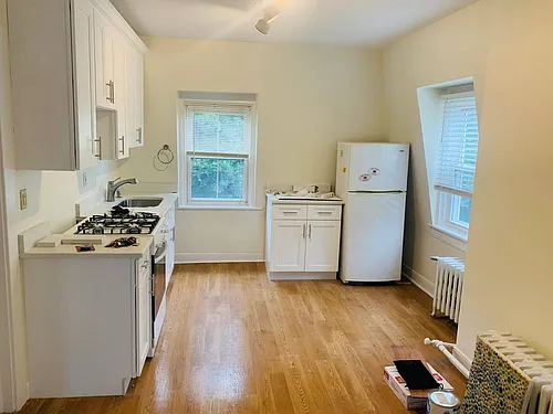 145 Carpenter Ave #5 Photo 1