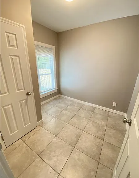 1110 New Jersey Ave — Photo 5