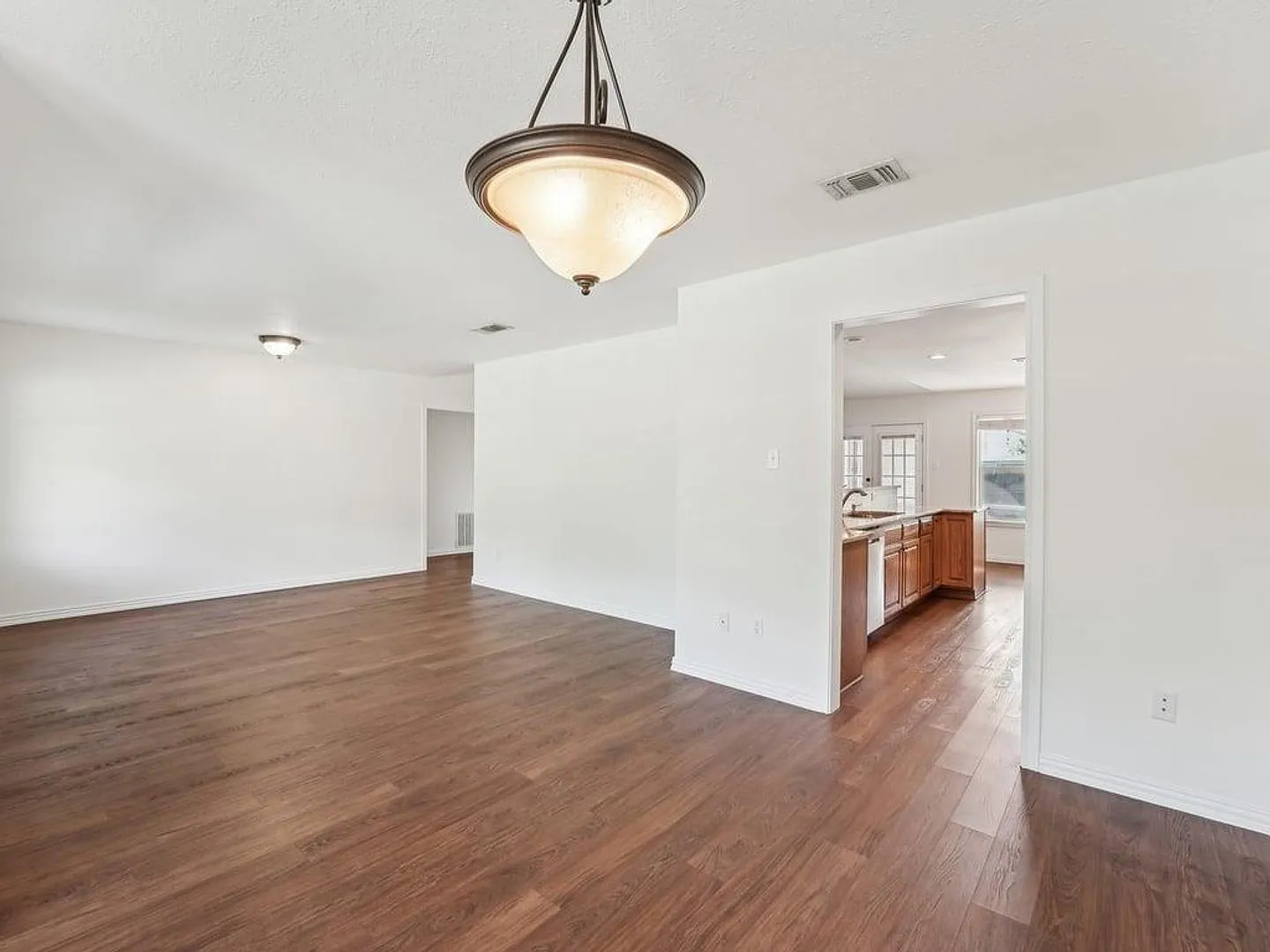 4 Bed / 3 Bth with a great backyard — Photo 2