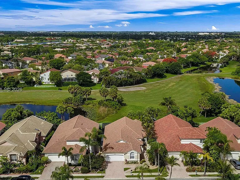 1530 Lacosta Dr W — Photo 35