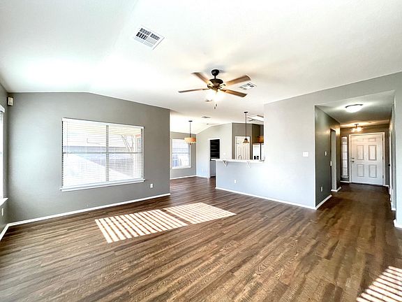 2nd image of 1112 Leah Ln