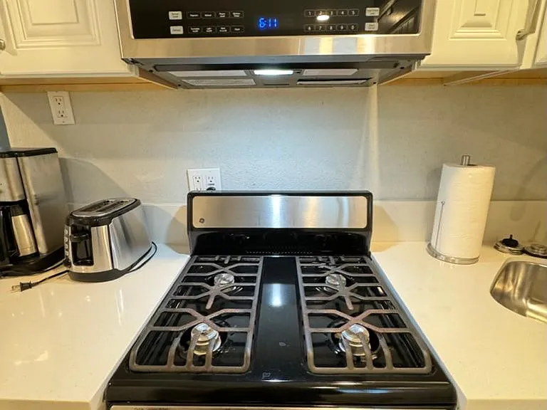 821 W Olive St #C — Photo 6