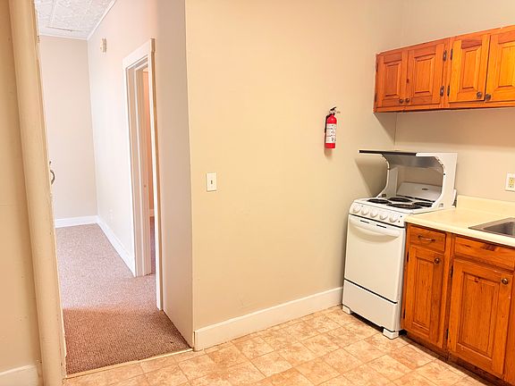 4th image of 2046 Hartford Ave Unit 2