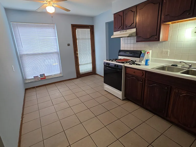 10531 Hobday Ave — Photo 4
