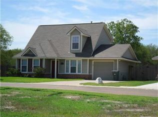 904 Cottage Grove Cir, Bryan, TX 77801