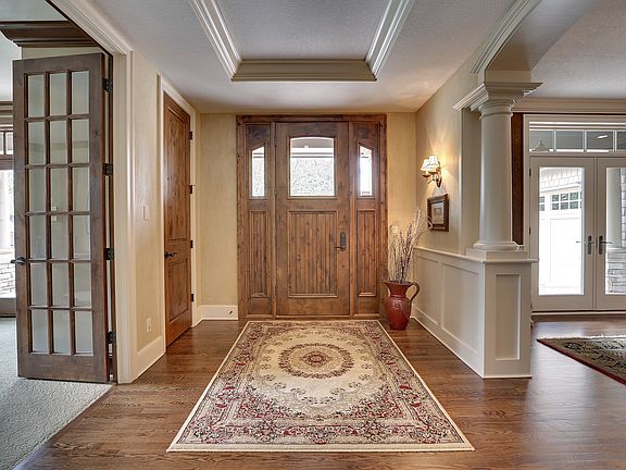 3rd image of 5935 Lake Linden Ct