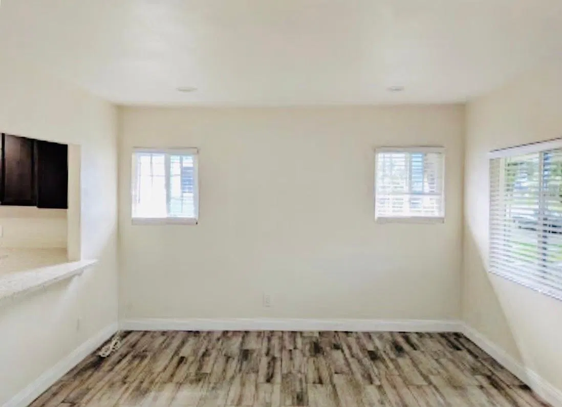2020 Arlington Ave — Photo 2
