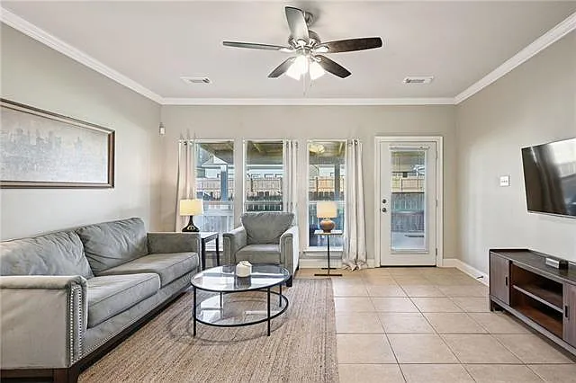 3 bed, 2.5 bath, 1521 sqft, $2,900 — Photo 2