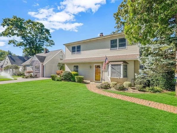 396 Seaford Avenue, Massapequa, NY 11758