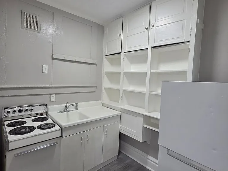 104 N 8th St — Photo 7