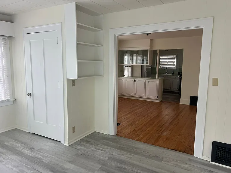 240 W Locust St — Photo 7