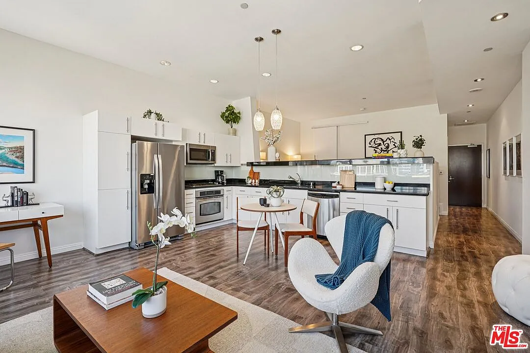 1 bed, 1.0 bath, 750 sqft, $2,700 — Photo 4