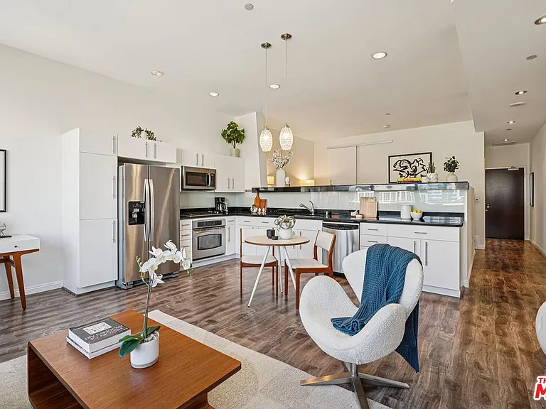 1100 Wilshire Blvd #2209 — Photo 4