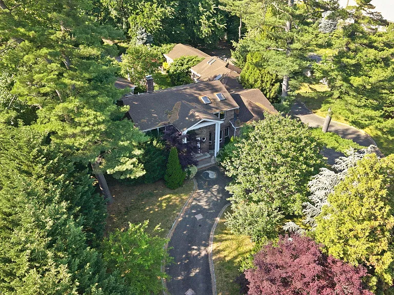 1 Bridle Path Dr — Photo 44