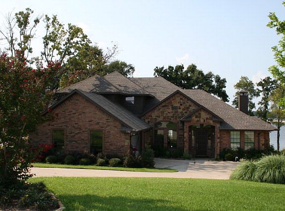 2nd image of 110 Lakeside Ct