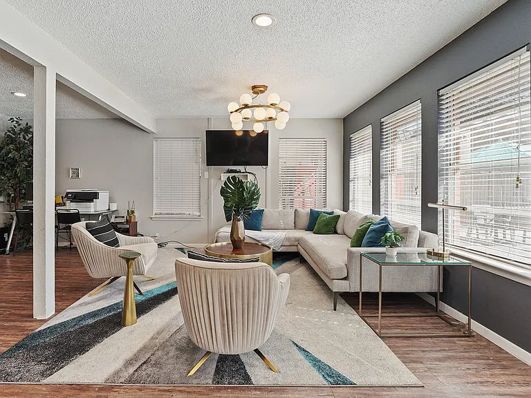 Olivo Square Apartments — Photo 1