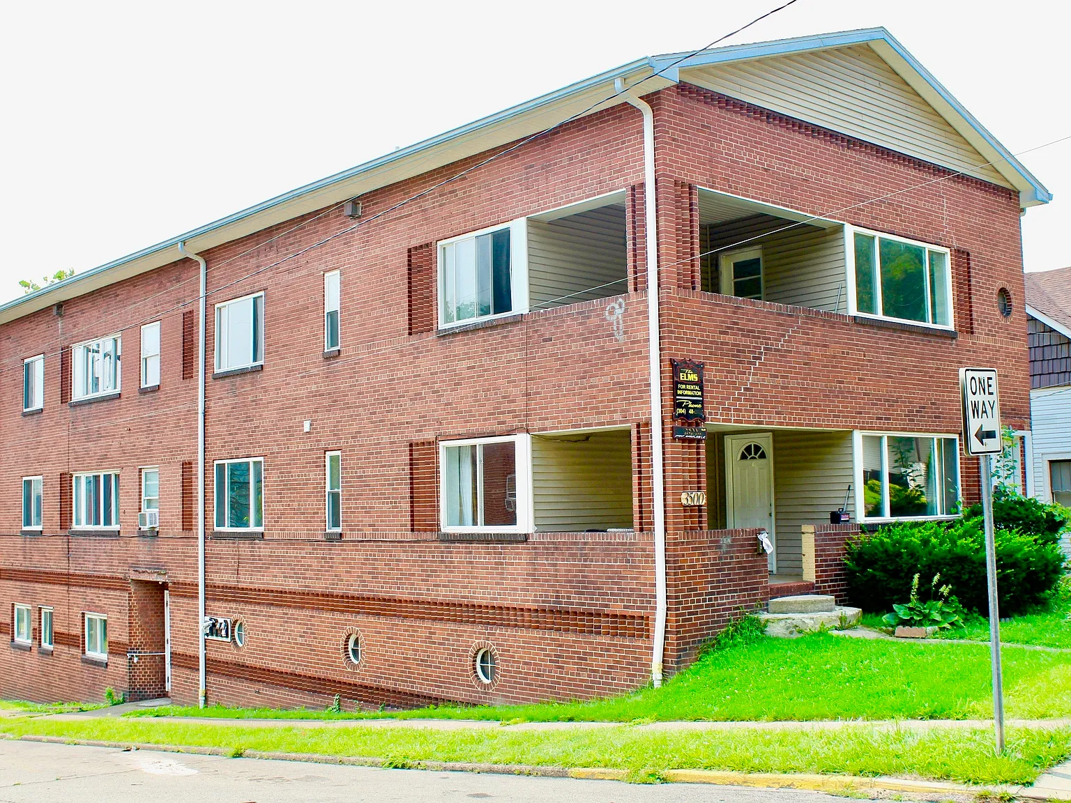 3500 Elm St — Photo 1