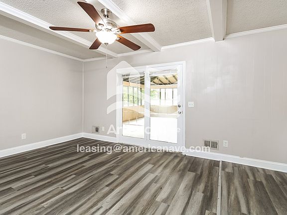 4967_002_wm_-_living_room_13078669.jpg