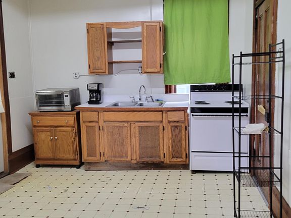 Kitchen after fresh coat of paint!!