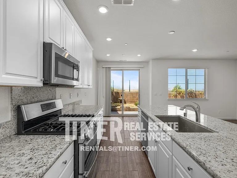 8082 Avanti Dr — Photo 17