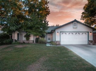 1027 N Roberta Way, Porterville, CA 93257