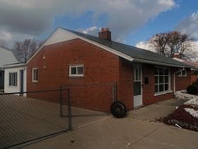 4th image of 27135 Belanger St