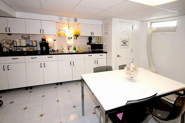 Rented by Awaye Realty Management LLC | media 29