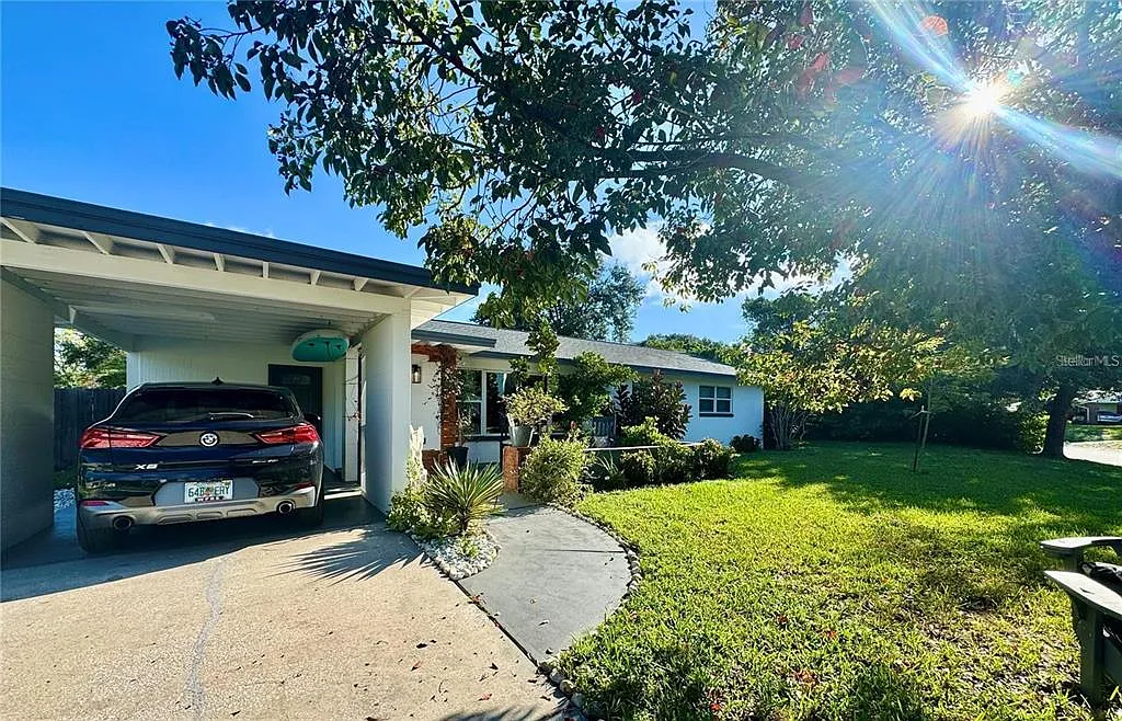 4 bed, 2.0 bath, 1548 sqft, $4,000 — Photo 1