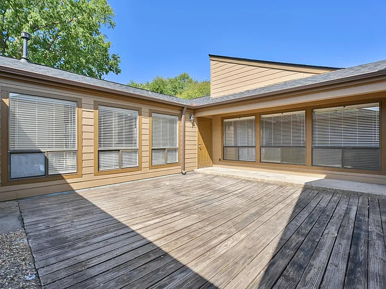 2408 Quail Hollow Dr — Photo 21