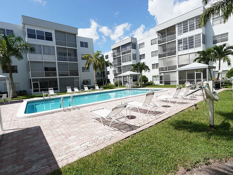 3000 E Sunrise Lakes Dr #123 — Photo 19