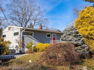 7 Stonecrop Rd S, Norwalk, CT 06851