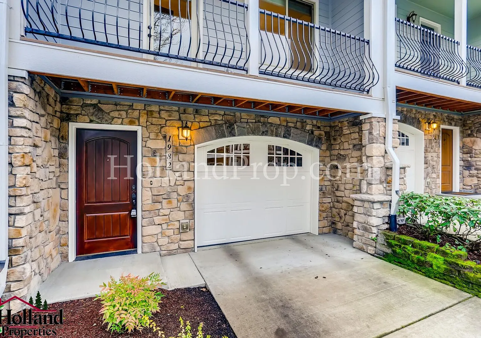 ** Best Price ** Modern Two-Story Home in Hillsboro Move-In Ready! — Photo 3