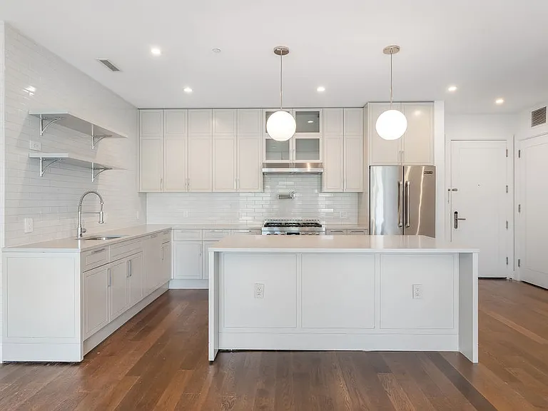 372 9th Luxury Rentals — Photo 63