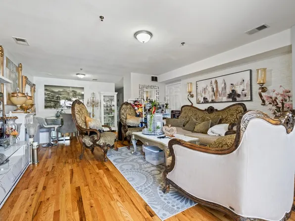 587 70th St APT 2, West New York, NJ 07093