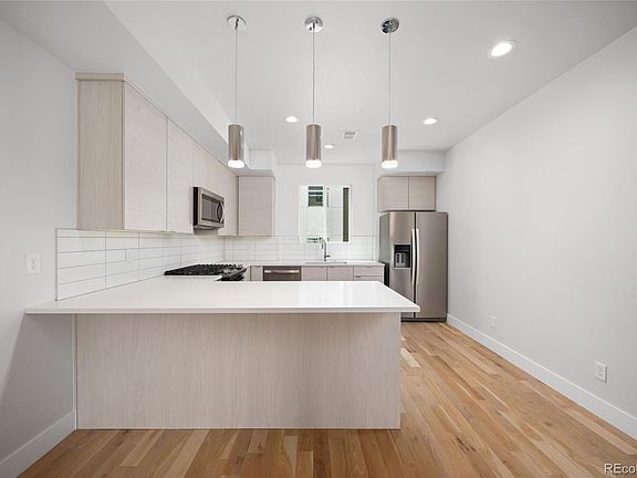 2nd image of 1810 N Irving St Unit 5