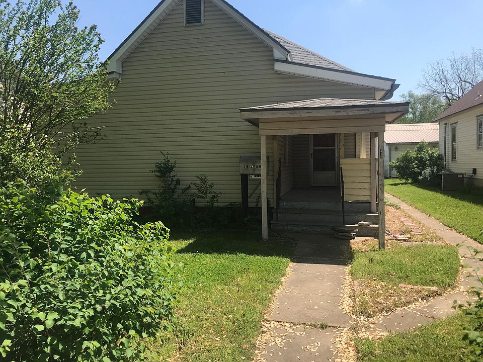 Front Porch / Front Entrance
