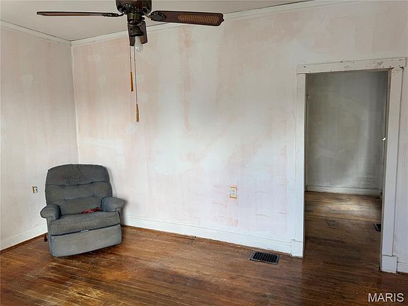 3rd image of 6818 Salzburger Ave