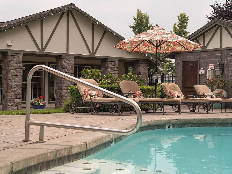 Apartments in University Place, Tacoma WA | Abbey Lane