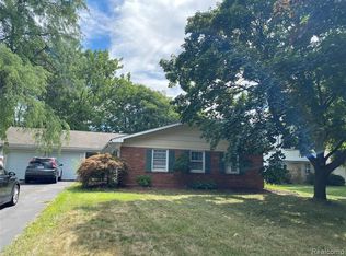 2734 Renshaw Dr, Troy, MI 48085