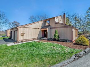 345 Walnut Ln, Mason, OH