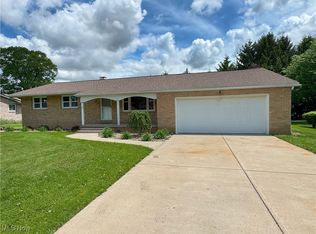 120 Robin Hood Dr, Youngstown, OH
