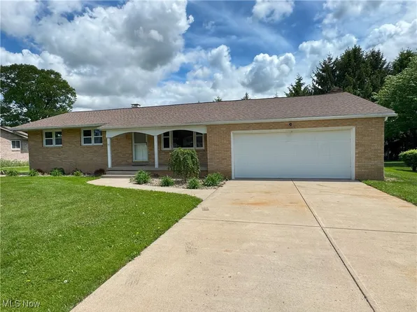 120 Robin Hood Dr, Youngstown, OH 44511